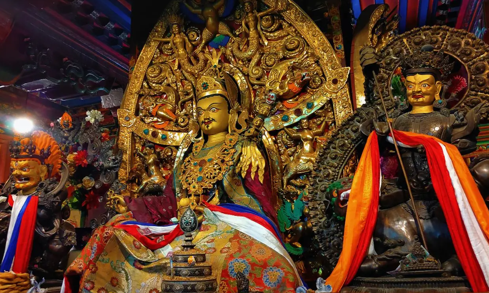 Guru Rinpoche: The Lotus-Born Master