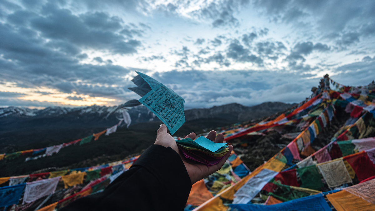 Lungta: Tibetan Wind Horse Prayer Papers
